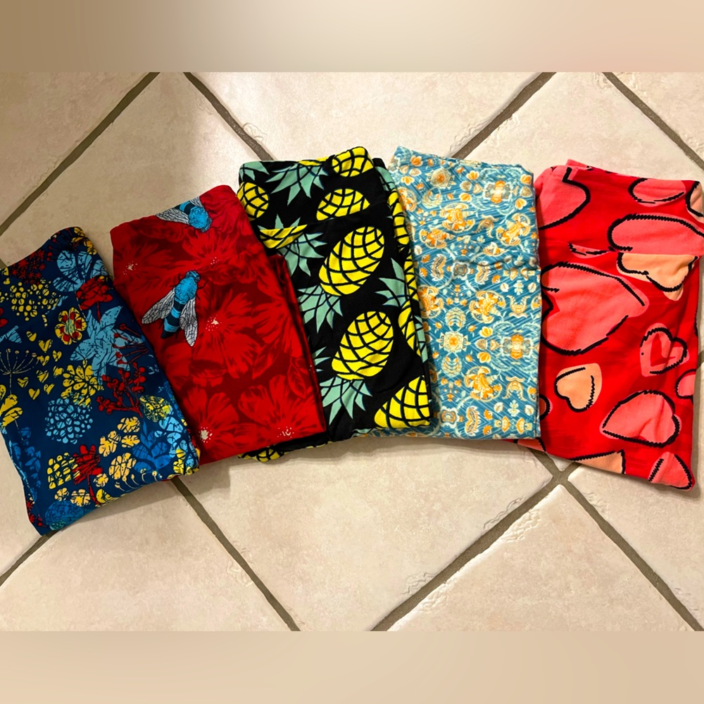 Lot of 5 Women’s LuLaRoe leggings. All are One Size Fits All.